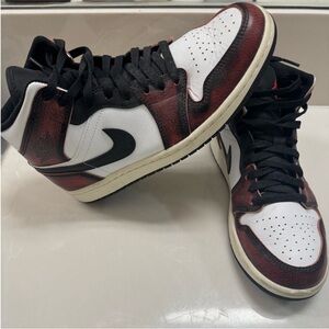 Nike Air Jordan 1 Mid SE "Wear-Away Chicago" men’s size 8 almost NEW